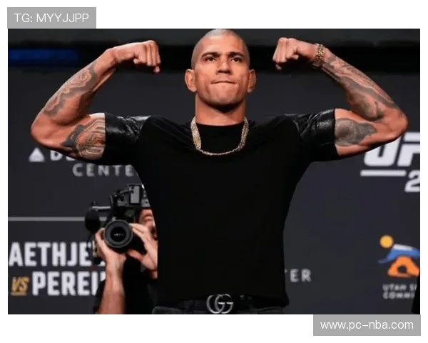 惠特克称巅峰DC能碾压佩雷拉,点出轻重量级技术短板