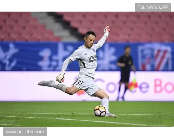 门将引援思路回摆，高大体型成定位球时代需求